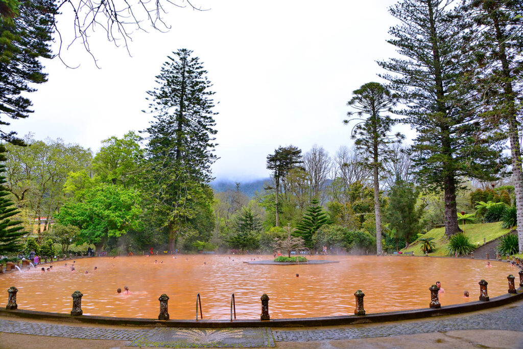 Baden in den heißen Quellen von Furnas