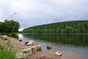Der Feisnitz-Stausee am Wallensteinradweg