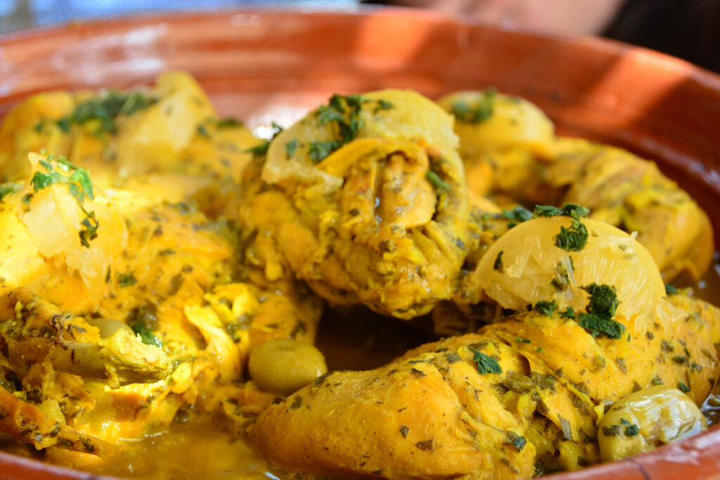 Huhn mit Curry und Petersilie