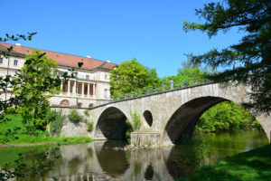 Brücke über die Ilm und Stadtschloss in Weimar