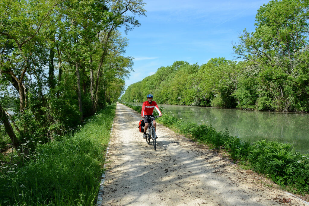Planierter Radweg am Canal de l'Est bei Verdun