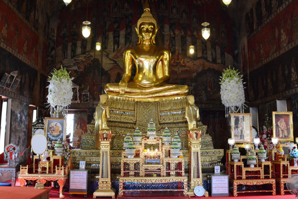 Goldener Buddha im Wat Suwannaram