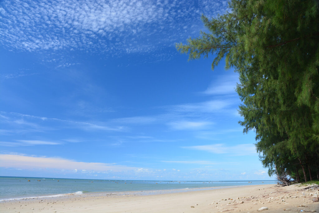 Am Strand von Khao Lak
