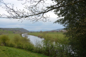 Blick ins Lune-Tal vom Picknickplatz Crook o‘Lune aus. Der Fluss macht hier eine scharfe Biegung.