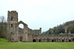  Viktorianische Kirche auf dem Gelände von Fountains Abbey
