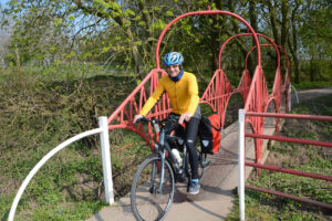 Radfahrerbrücke über den Fluss Ouse am Stadtrand von Yorkshire