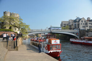 In York am Fluss Ouse: Ausflugsschiffe