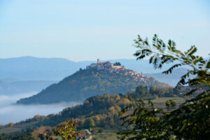 Blick zurück auf Motovun