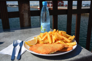 Fischfilet am Hafenkiosk von Assens