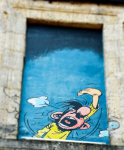 In Angoulême werden Comics auf Hauswände gemalt
