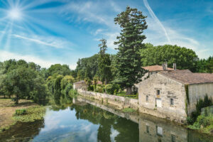 Auf einer Brücke über die Charente